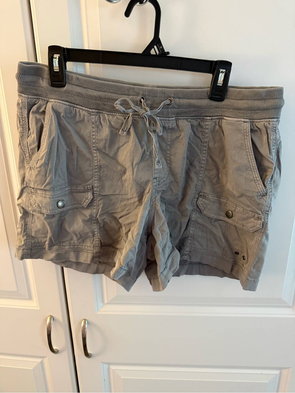 Women’s xl size 14 pull on shorts with tie waist
